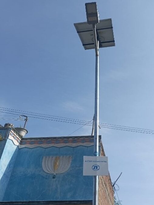 3. Semi-Integrated Solar Street Lights
